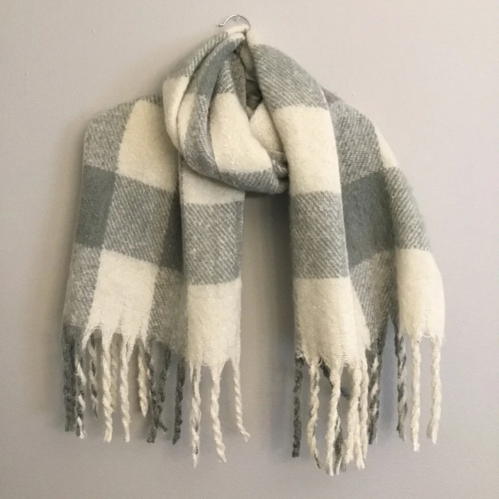 NWT Dressbarn XL Gray Plaid Fuzzy Fringe Winter Scarf Wrap